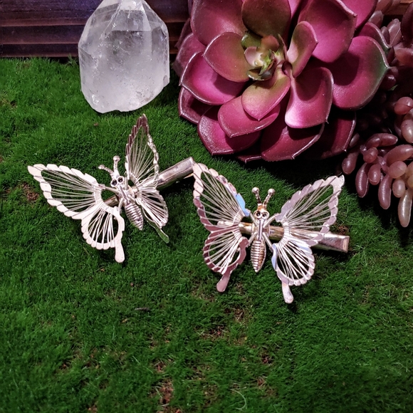 Spring Butterfly Hair Clips Choice of Color Set of 2 - Picture 1 of 1